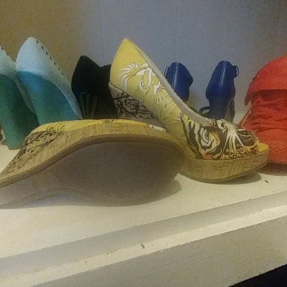 Shoes - Picture 4 of 4